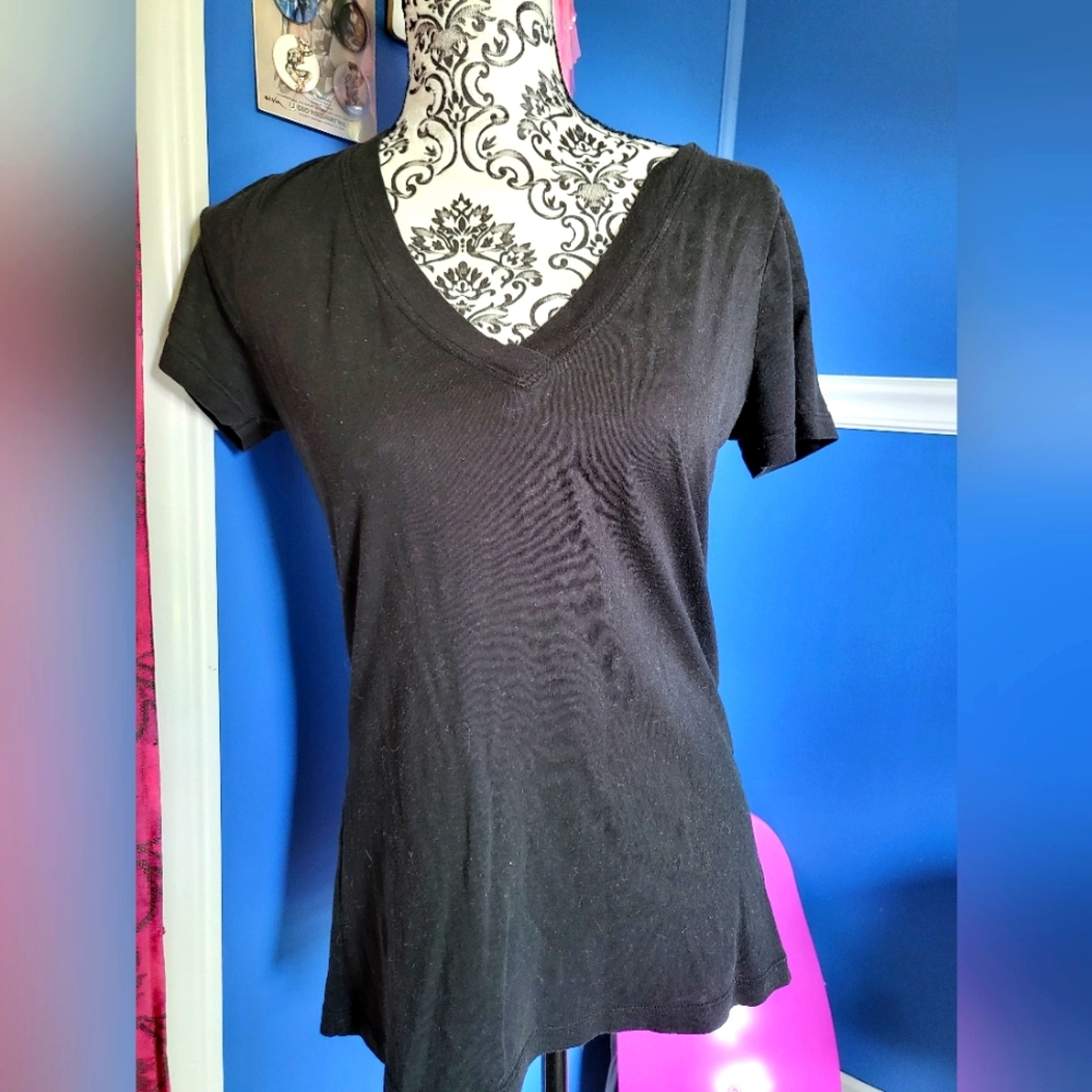 GAP black tee Size small